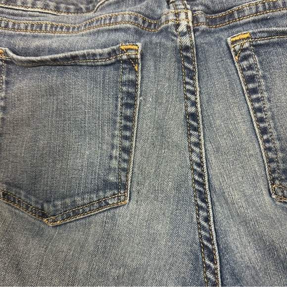 Eddie Bauer Denim Bermuda Shorts Women’s 12 Medium Wash Casual Summer Vacation - Picture 5 of 5